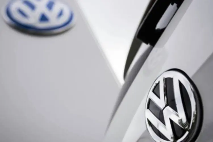 
	Logo da Volkswagen: os problemas do grupo n&atilde;o acabam nos EUA, j&aacute; que a&ccedil;&otilde;es criminais e civis est&atilde;o pendentes em outros pa&iacute;ses
 (Odd Andersen/AFP)