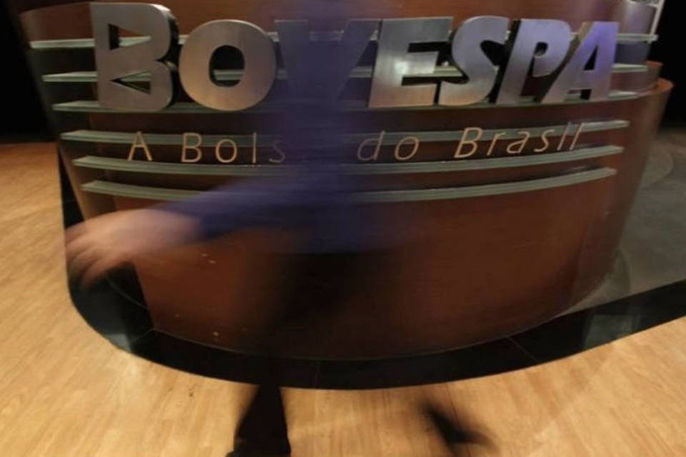 Bovespa fecha em queda com apreensão por cena fiscal