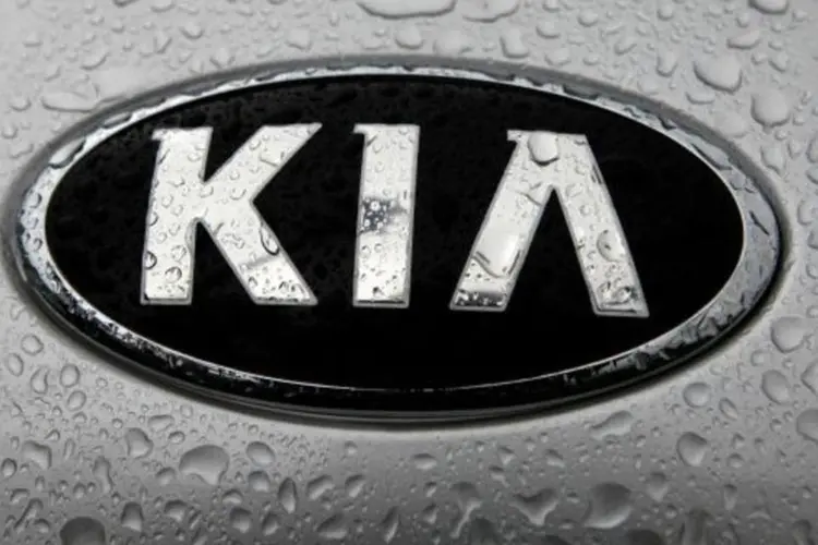 
	Logotipo da KIA: Schreyer permanece respons&aacute;vel pelo design dos autom&oacute;veis da marca, por&eacute;m, mant&eacute;m a presid&ecirc;ncia da empresa com mais duas pessoas
 (Petr Josek/Reuters)