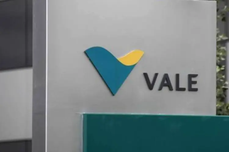 
	Logo da Vale: valor ser&aacute; distribu&iacute;do aos acionistas em duas parcelas iguais em 30 de abril e 30 de outubro de 2015
 (Denis Balibouse/Reuters)