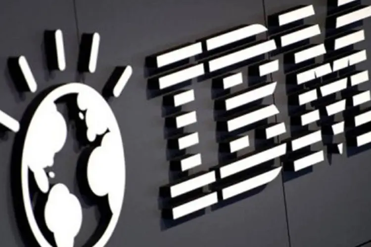 
	Logotipo da IBM: lucro excluindo itens extraordin&aacute;rios cresceu 10 por cento, para 6,1 bilh&otilde;es de d&oacute;lares, ou 5,39 d&oacute;lares por a&ccedil;&atilde;o ante 4,71 d&oacute;lares um ano antes
 (©AFP / Odd Andersen)