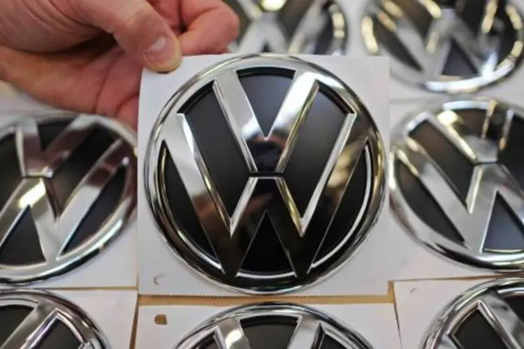 
	Logotipos da Volkswagen: foi a segunda opera&ccedil;&atilde;o do g&ecirc;nero feita pelo Banco Volkswagen no pa&iacute;s, seguindo uma estrat&eacute;gia global do bra&ccedil;o financeiro da montadora
 (Fabian Bimmer/Reuters)
