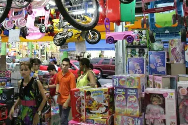 
	Loja de brinquedos em S&atilde;o Paulo: os cheques devolvidos por falta de fundos aumentaram em outubro ante setembro por causa das vendas do Dia da Crian&ccedil;a
 (Fernando Moraes/VEJA)