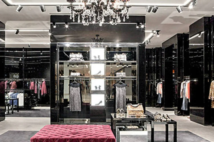 Loja da Dolce & Gabbana, no JK Iguatemi, em São Paulo: seguindo o movimento de expansão, a grife italiana entrou no país em 2012 (Thomas Baccaro / Divulgação)
