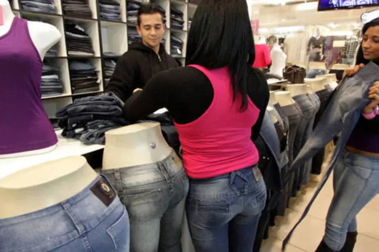 Lojas de calças jeans femininas em São Paulo: bens de consumo duráveis pagos à vista (Divulgação)
