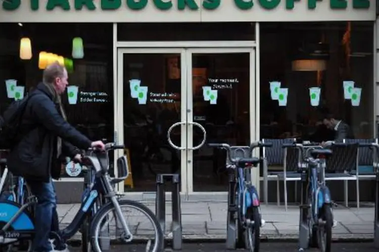 Loja da Starbucks em Londres: cidade é "ideal para desenvolver nossa atividade europeia", declarou o presidente do departamento europeu, africano e de Oriente Médio (Carl Court/AFP)