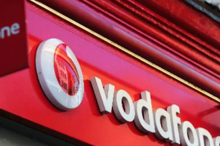 Loja da Vodafone no centro de Londres: transação deve gerar sinergias de custos e de investimentos de dois bilhões de euros (Carl Court/AFP)