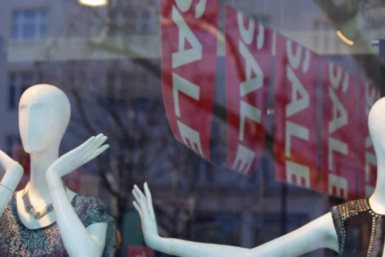 
	Loja de roupas: a alta do vestu&aacute;rio foi de 0,17% para 0,70%
 (Krisztian Bocsi/Bloomberg)