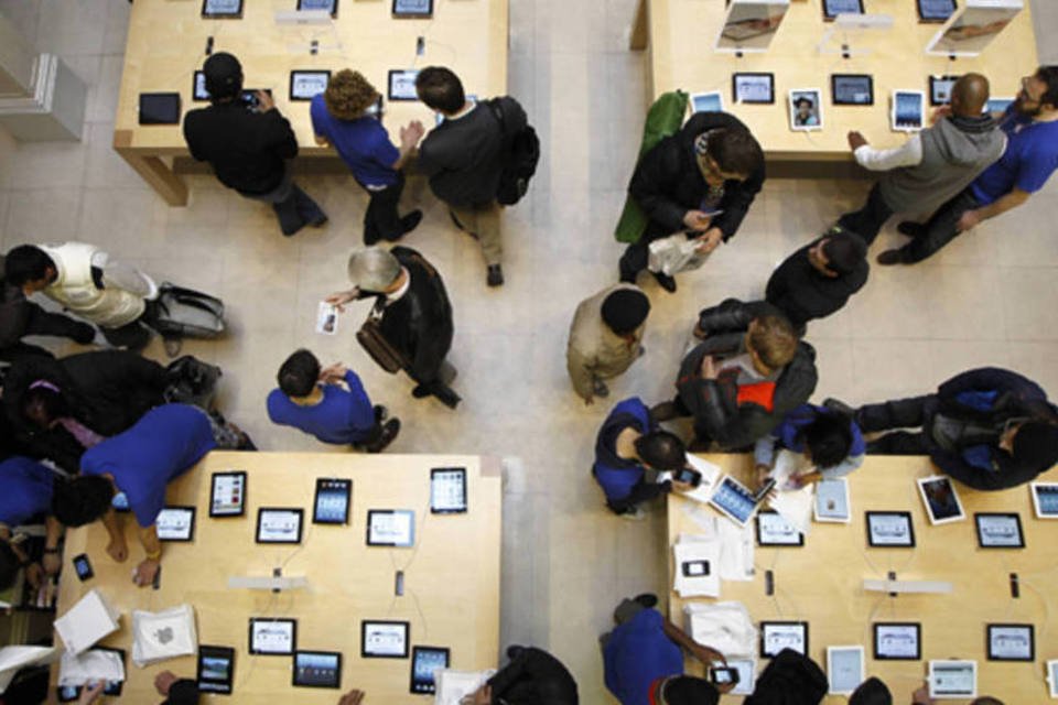 Assaltantes invadem loja da Apple em Paris