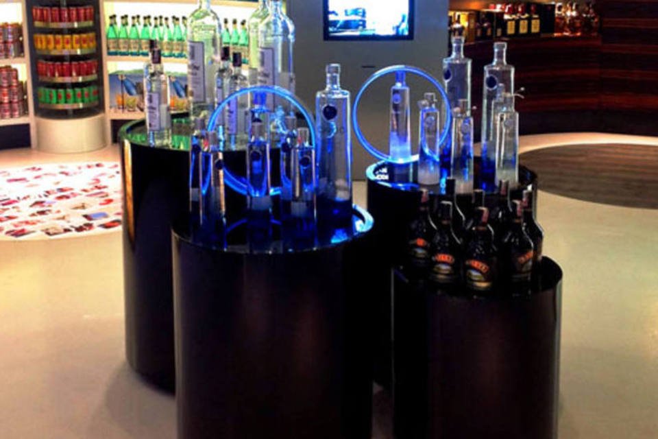 Vendas trimestrais da Diageo caem com fraqueza na Ásia