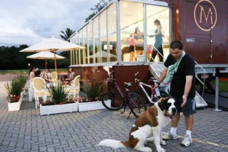 No Magnum Truck, o público poderá personalizar seu próprio picolé Magnum e escolher entre quatro tipos de caldas e mais de 20 opções de coberturas (Divulgação)