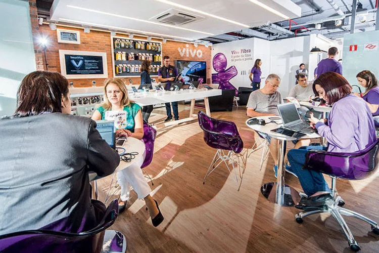 
	Loja da Vivo: 90% dos clientes pr&eacute;-pagos esperam mais de 5 minutos para ser atendidos
 (Leandro Fonseca/Exame)