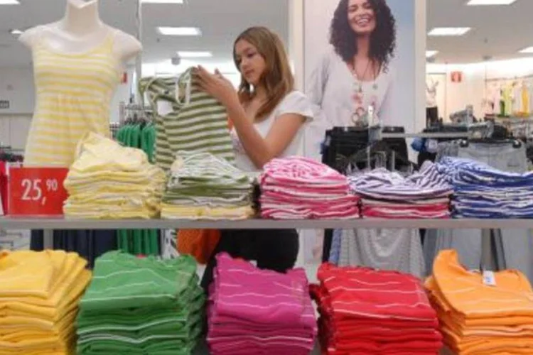 
	Lojas Renner: a receita l&iacute;quida subiu 10%, encerrando dezembro em R$ 1,83 bilh&atilde;o
 (.)