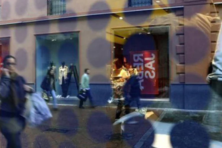Centro comercial em Sevilha, Espanha: na Espanha, estimulado pelo aumento do IVA. a inflação registrou o maior nível desde abril de 2011 (©AFP/Arquivo / Cristina Quicler)