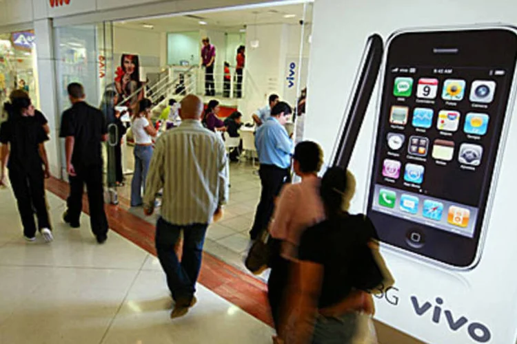 Analistas acreditam que a parcela da Vivo que está nas mãos da Portugal Telecom deve ser realmente vendida para a Telefónica  (.)