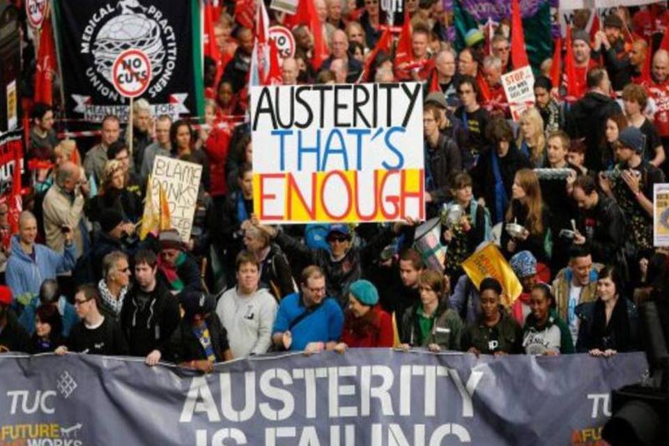 Britânicos protestam por fim de medidas de austeridade