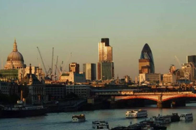 
	Londres: donos de casas est&atilde;o tomando emprestada uma propor&ccedil;&atilde;o da sua renda para comprar bens im&oacute;veis na capital do Reino Unido igual &agrave; que tomavam antes da crise financeira
 (Getty Images/eschipul)