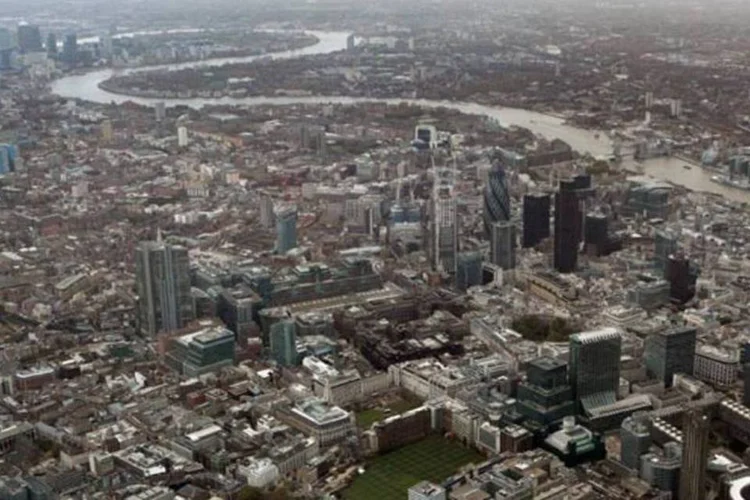 Vista aérea de Londres: déficit deve fazer governo anunciar novos cortes no orçamento (Arquivo/Getty Images)