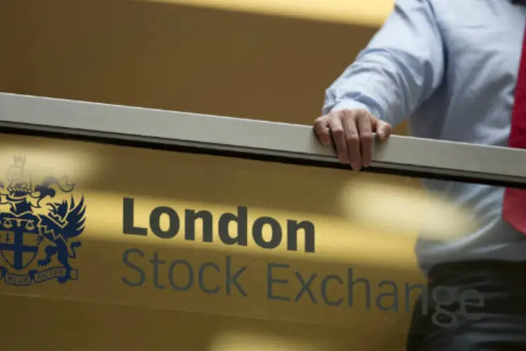 
	Bolsa de Londres: &agrave;s 8h28, o &iacute;ndice FTSEurofirst 300 operava em queda de 0,77 por cento, a 1.279 pontos, recuando de m&aacute;xima de cinco anos, com todos os setores em territ&oacute;rio negativo
 (Jason Alden/Bloomberg)