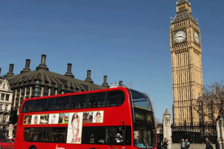 
	Londres: de acordo com a&nbsp;&quot;BBC&quot;, que mostrou fotografias do local do acidente, pelo menos quatro ambul&acirc;ncias se deslocaram at&eacute; a regi&atilde;o e v&aacute;rias ruas dos arredores foram fechadas
 (Oli Scarff/Getty Images)