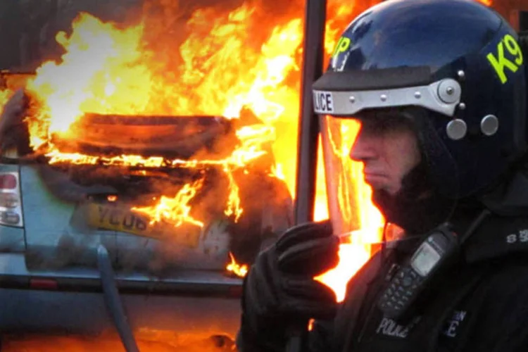 Richard Mannington Bowes foi agredido e faleceu depois de tentar conter um incêndio (Peter Macdiarmid/Getty Images)