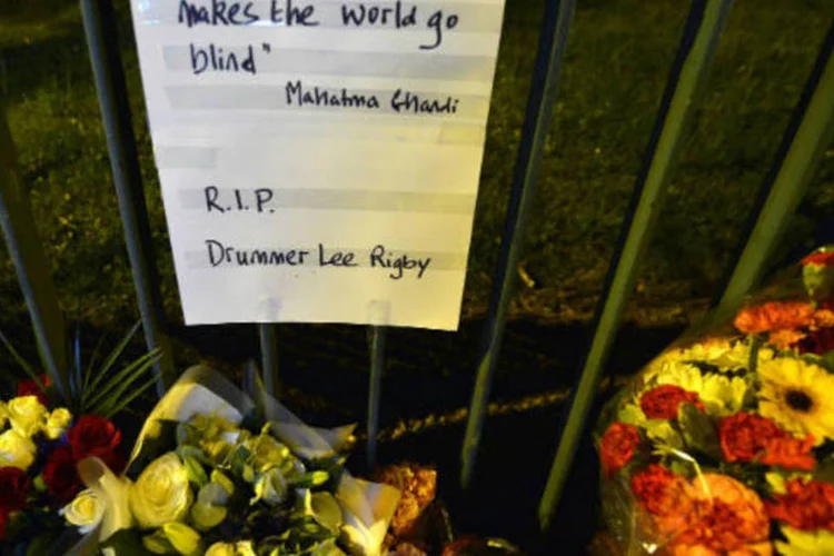 
	Lee Rigby foi brutalmente assassinado na rua, em pleno dia, quando regressava para o Quartel da Artilharia Real em Woolwich, no sudeste de Londres
 (REUTERS/Toby Melville)