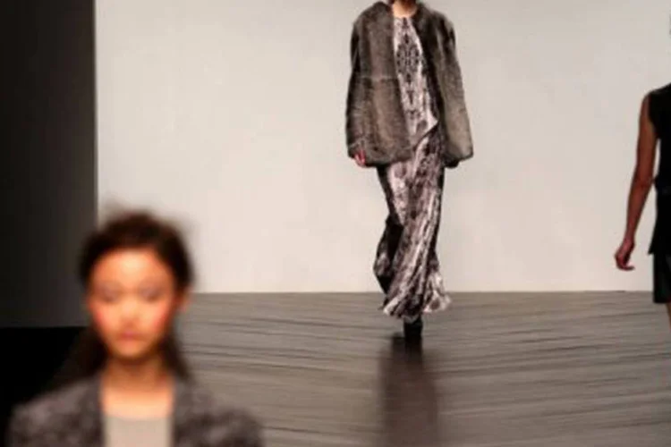 Desfile de Zoe Jordan: muito esperada também é a estreia da cantora pop Rihanna. (©afp.com / Andrew Cowie)