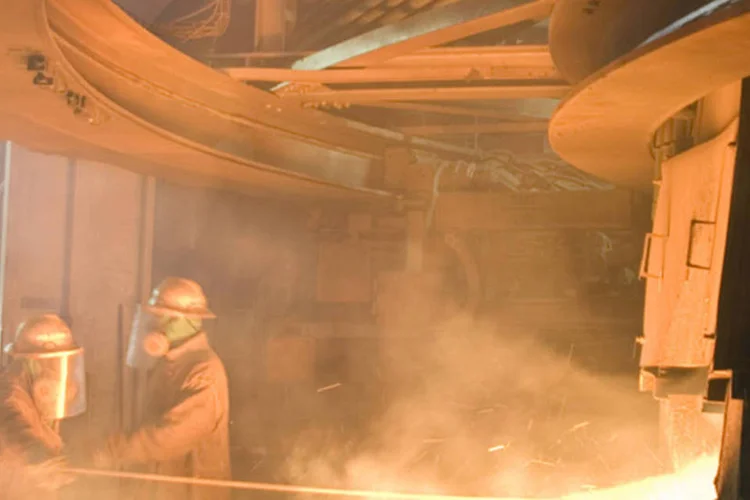 
	Minera&ccedil;&atilde;o de platina na Africa do Sul: greve afetou as minas em tr&ecirc;s locais --Rustenburg, Union e Amandelbul--, onde faltas foram registradas
 (Bloomberg)