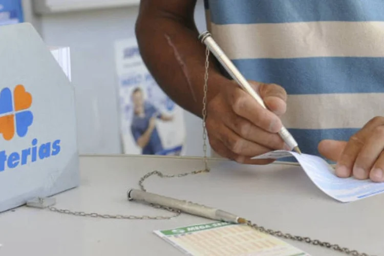 Mega-Sena: para quem joga seis números, o valor da apota é de R$ 3,5 (Elza fiúza/ABr)