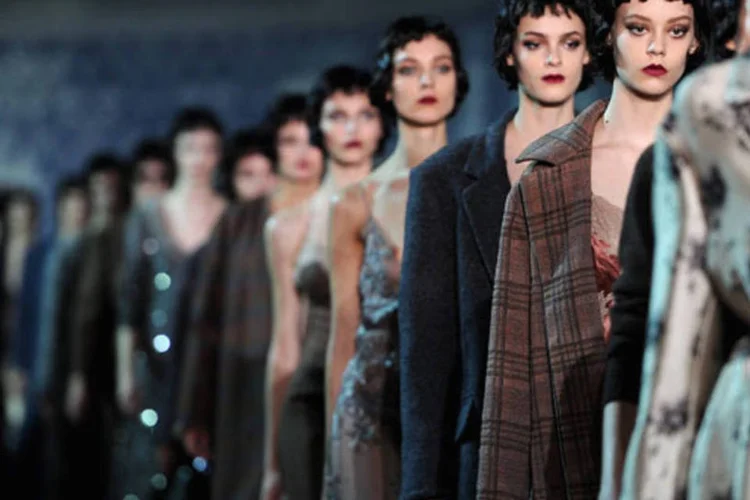 
	Desfile da Louis Vuitton: o v&iacute;deo apresenta como prostitutas modelos como Cara Delevingne, Ge&oacute;rgia May Jagger e Saskia de Brauw, modelos da cole&ccedil;&atilde;o de Louis Vuitton.
 (Getty Images)