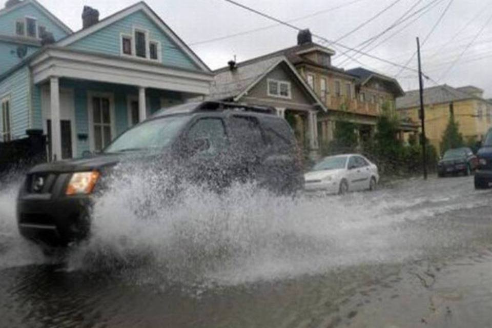 Tempestade tropical Lee chega à Louisiana, que teme inundações