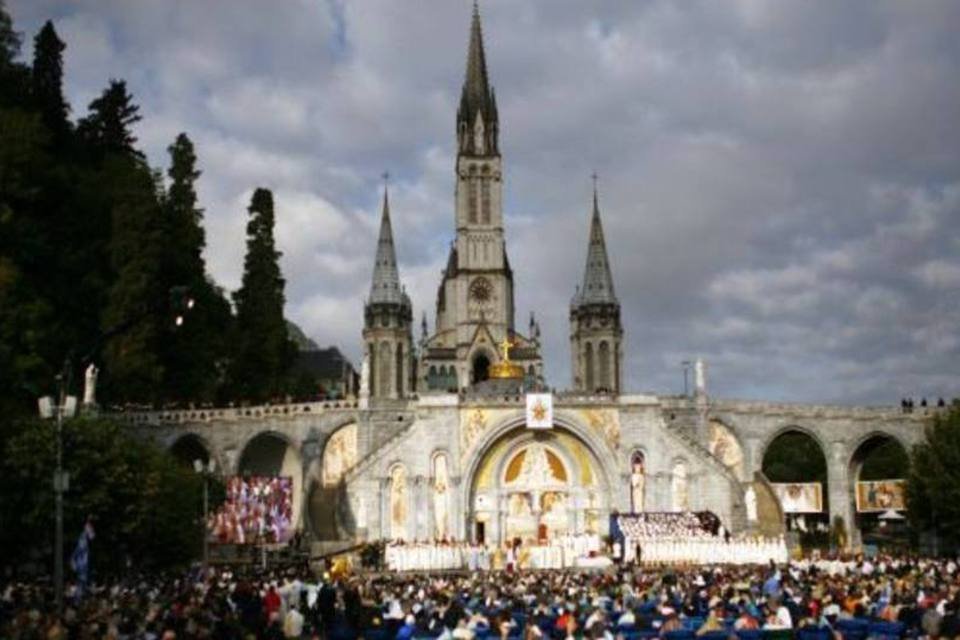 Chuvas na França inundam santuário de Lourdes