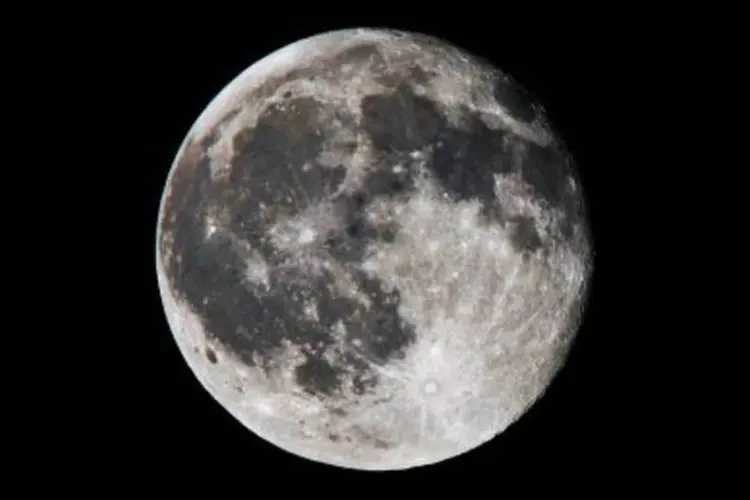 Segundo pesquisas, a Lua foi formada por uma colisão violenta entre a Terra e um embrião planetário chamado Theia