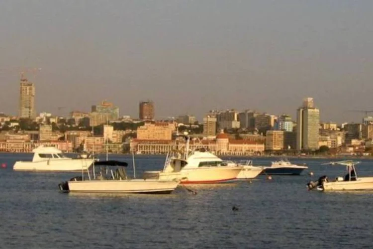 
	Luanda, capital de Angola: desde que a guerra acabou, Angola tem enriquecido visivelmente
 (Paulo César Santos)