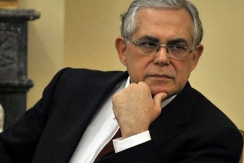 Atenas espera credores privados para acertar redução da dívida