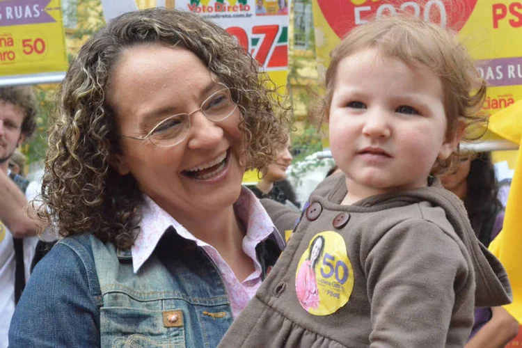 Candidata à Presidência Luciana Genro (PSOL) durante caminhada no Brique da Redenção, em Porto Alegre (PSOL/Divulgação)