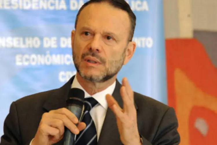 O presidente do BNDES, Luciano Coutinho, acredita que o banco irá atingir o recorde de empréstimos em 2010
