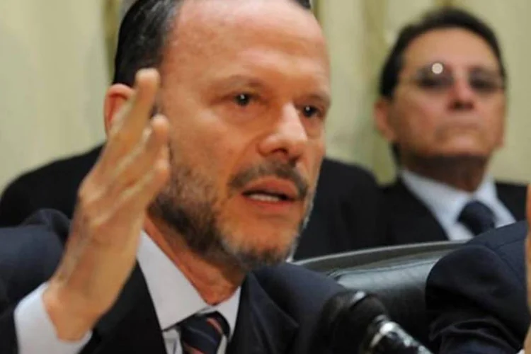 O presidente do BNDES, Luciano Coutinho, confirmou  que governo vai ampliar incentivos à indústria (Fábio Rodrigues Pozzebom/AGÊNCIA BRASIL)