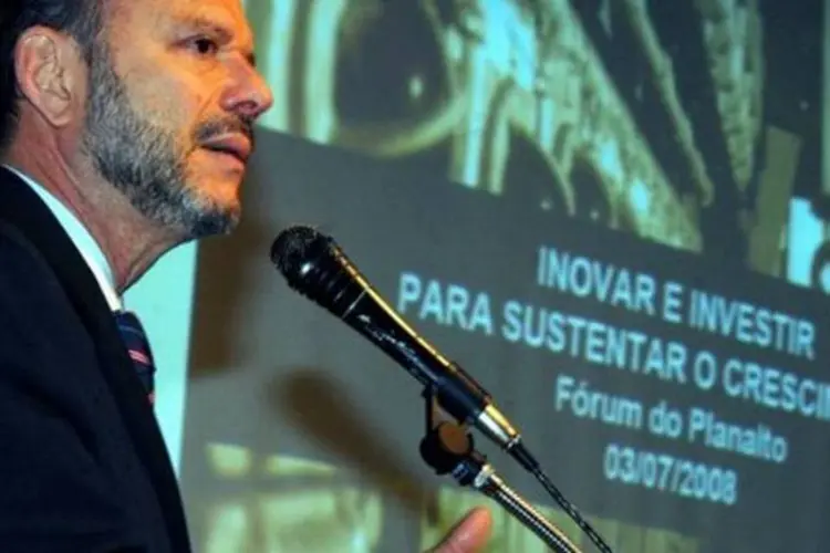 Luciano Coutinho, presidente do BNDES: 'precisamos desenvolver o mercado em reais' (Marcello Casal Jr/AGÊNCIA BRASIL)
