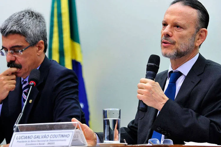 
	Luciano Coutinho fala &agrave; CPI da Petrobras: a constru&ccedil;&atilde;o do Gasene &eacute; um dos alvos da comiss&atilde;o
 (Gabriela Korossy / Câmara dos Deputados)