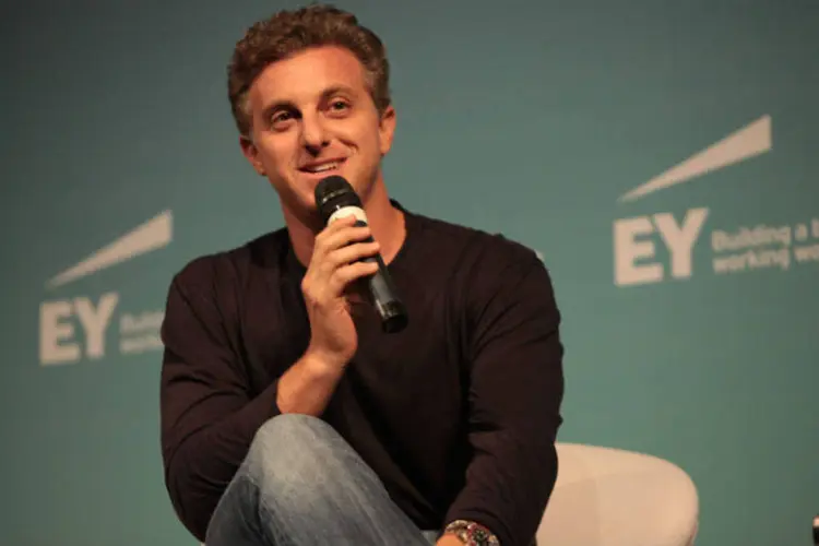 Luciano Huck: ele publicou no Instagram uma série de vídeos sobre o passeio de lancha (Endeavor/Denis Ribeiro/Reprodução)