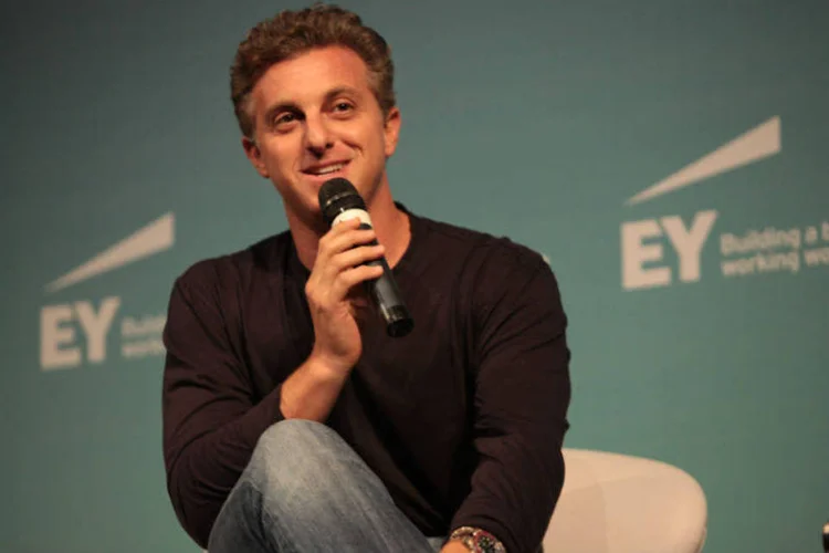 Luciano Huck: ele publicou no Instagram uma série de vídeos sobre o passeio de lancha (Endeavor/Denis Ribeiro/Reprodução)