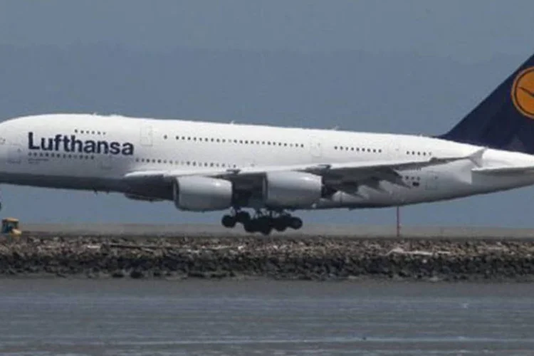A Lufthansa espera emitir 1,5 mil t de dióxido de carbono a menos durante os seis meses do projeto (Justin Sullivan/Getty Images/AFP)