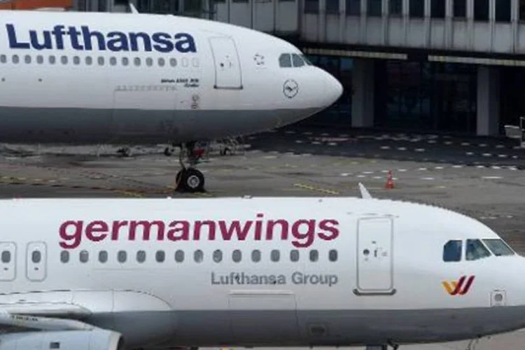 
	Avi&otilde;es da Lufthansa e Germanwings: &ldquo;Voc&ecirc; se fez presente para seus clientes, mas n&atilde;o para n&oacute;s&rdquo;, escreveram as fam&iacute;lias na carta, divulgada publicamente por seu advogado
 (Patrick Stollarz/AFP)
