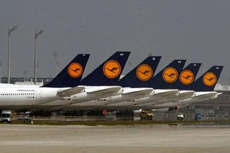 Lufthansa: ao mesmo tempo, a Lufthansa vai reduzir postos de trabalho na área técnica e na filial de "catering" LSG (./Divulgação)