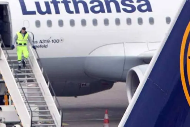 
	Lufthansa: a companhia informou que medidas de corte de custos e uma queda de 9,4% nos custos do combust&iacute;vel impulsionaram os resultados
 (Getty Images)