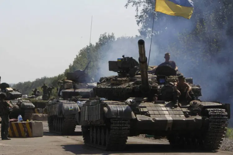 
	Tropas ucranianas: ve&iacute;culo de comunica&ccedil;&atilde;o dos rebeldes disse que separatistas e for&ccedil;as ucranianas trocaram tiros
 (Valentyn Ogirenko/Reuters)