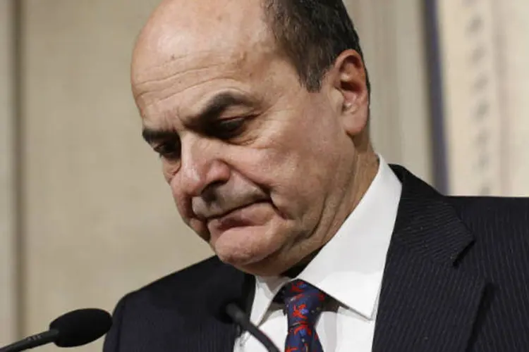 
	L&iacute;der do Partido Democr&aacute;tico, Pier Luigi Bersani, reage durante coletiva de imprensa, ap&oacute;s reuni&atilde;o com o presidente italiano, Giogio Napolitano, no pal&aacute;cio presidencial de Quirinale, em Roma.
 (REUTERS/Tony Gentile)