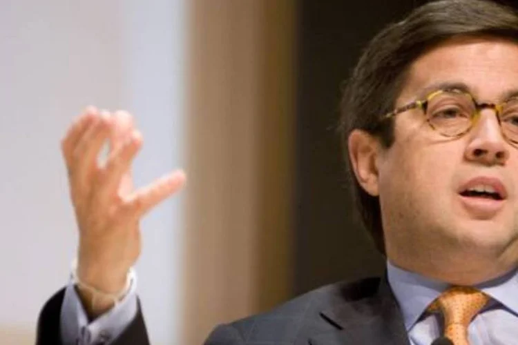 Por unanimidade e aclamação, Luis Alberto Moreno vai dirigir o BID por mais cinco anos (.)