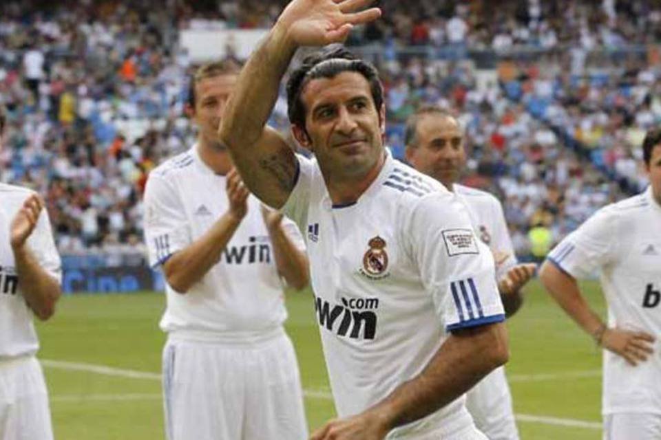Figo diz que ex-presidente do Barça foi o culpado por sua saída para o Real